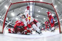 Thomas Hundertpfund (KAC) und Drake Ko Rymsha (EC RBS) (c) GEPA pictures Goetzhaber