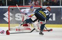 Luka Gracnar (EC RBS) und Curtis Murphy (Black Wings).jpg