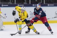 Andre Heim (SCB) vs. Chris VandeVelde (RBS) Ersteller (c) GEPA pictures Markus Fischer.jpg
