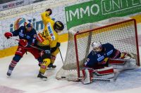 Dominique Heinrich, Steve Michale (EC RBS) und Taylor Vause (Capitals) (c) GEPA Brem