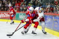 Jesper Jensen Aabo (KAC) und Paul Huber (EC RBS) (c) GEPA pictures Matic Klansek .jpg