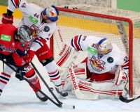 Weiss (Eisbaeren), Lynch und Gracnar (EC RBS) (c) GEPA.jpg