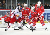 Garrett Roe (EC RBS) gegen HC Bozen (c) GEPA.jpg