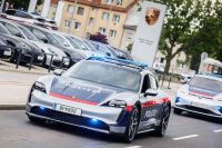 Polizei mit E-Mobilität (c) HOUDEK Photographie