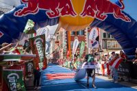 Tosender Applaus für völlig ausgepumpte Athleten (c) Lukas Pilz Red Bull Content Pool